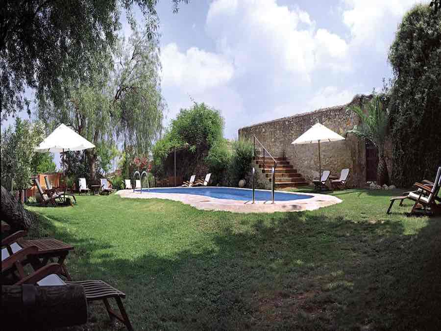 Tuin met zwembad