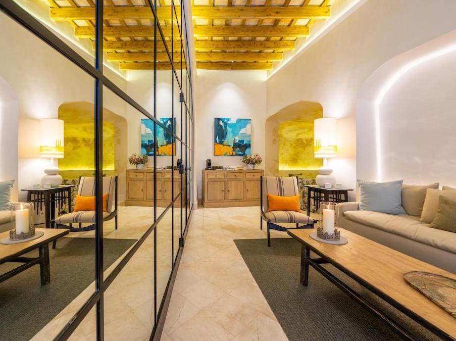 5. Lounge