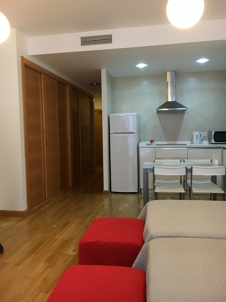 ruim, schoon en licht appartement