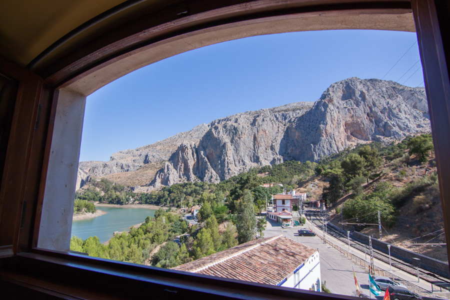 uitzicht op de el chorro kloof vanuit de duplex met keuken