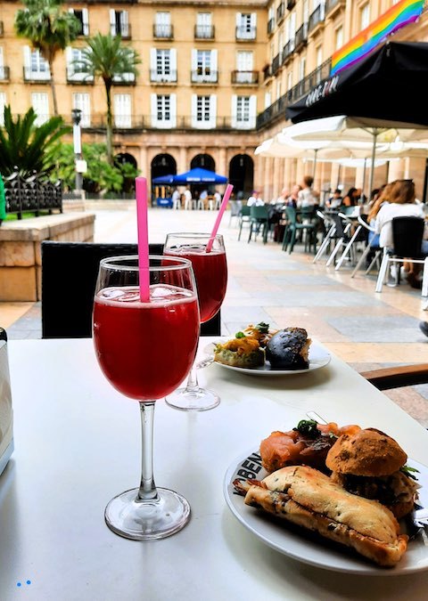 1. Pintxos op de de Plaza Nueva in Bilbao