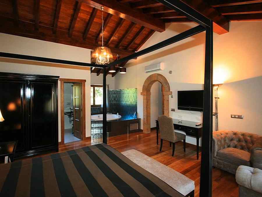 Honeymoon Suite