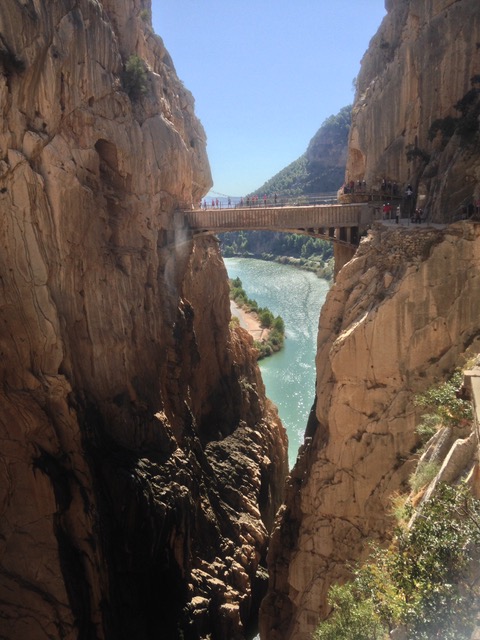 Caminito del Rey: even oversteken