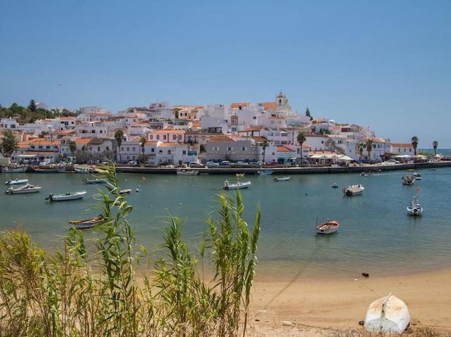 De Arade rivier bij het historische plaatsje Silves