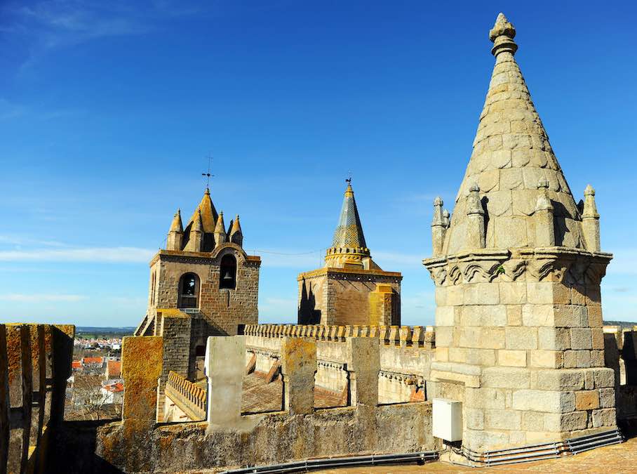 Évora