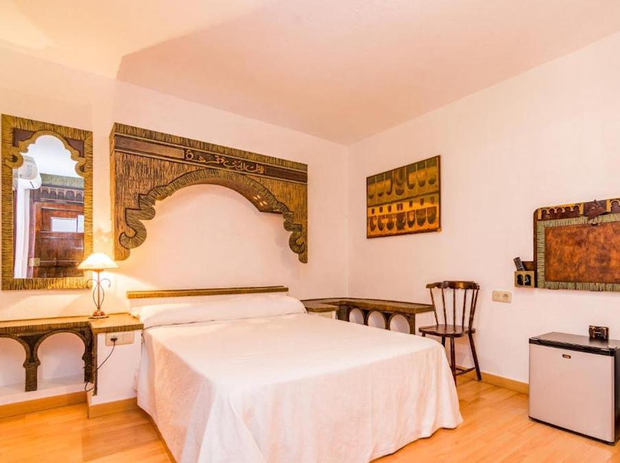 9A.  Eigen kamer in het hotel aan de kust
