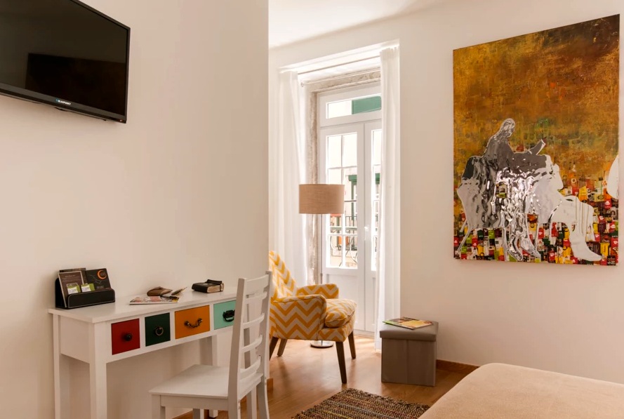 Een van de 2 suites met terras, begane grond