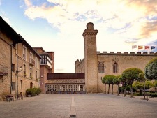 2c. De Parador in het stadje Olite in Navarra