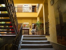 1. Verzorgd hotel met 9 kamers in een middeleeuws dorpje in La Rioja