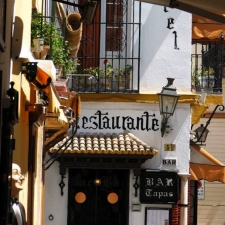 Uw accommodatie bij het sfeervolle Plaze de Venerables in Sevilla