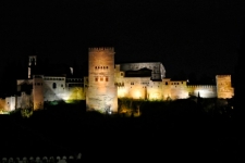 Het ALHAMBRA verlicht en vanuit ons restaurant