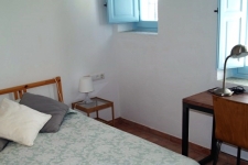 Een van de drie slaapkamers