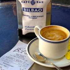 Cafe-Bilbao-Baskenland-Hemmingway-iruna-plein-plaza-pinxtos-koffie-rondreis