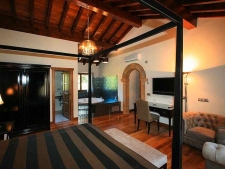 Honeymoon Suite