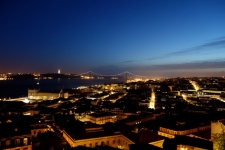 Lissabon in de avond vanaf ons balkon