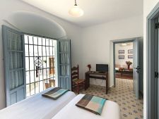 Één van de kamers met salon